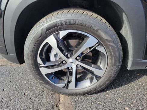 Used 2024 Chevrolet Trax RS w/ Sunroof Package FWD image 5
