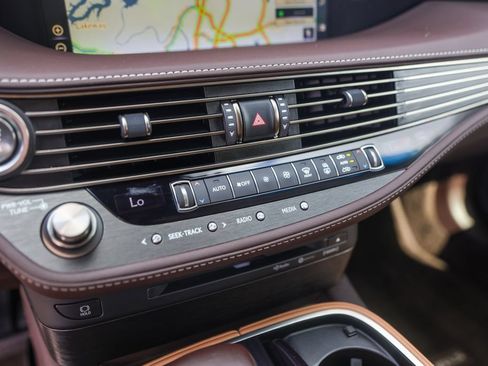 Used 2018 Lexus LS 500 w/ Accessory Package (Z2) RWD image 18