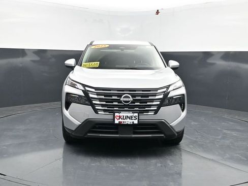 Used 2025 Nissan Rogue SV AWD/4WD image 2