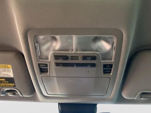 Used 2019 Toyota Highlander XLE AWD/4WD image 26