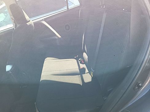 Used 2017 Toyota RAV4 LE AWD/4WD image 7