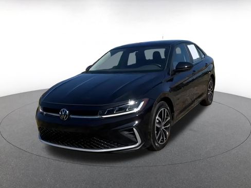 Used 2025 Volkswagen Jetta SE image 8