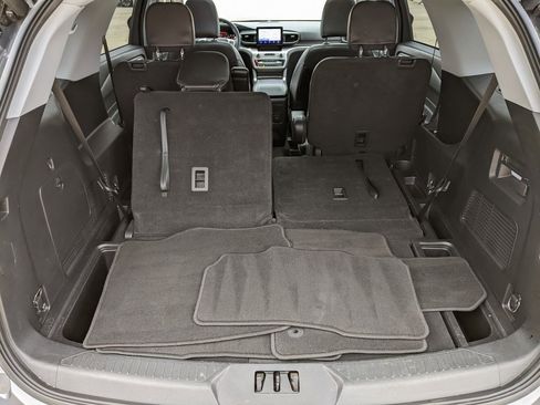 Used 2022 Ford Explorer XLT w/ Equipment Group 202A image 26