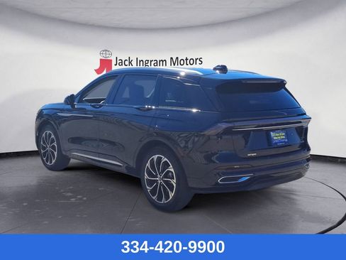 Used 2024 Lincoln Nautilus Reserve w/ Equipment Group 202A image 3