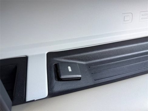 Used 2020 Land Rover Defender 110 HSE image 16