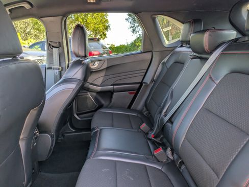 Used 2025 Ford Escape ST-Line image 14