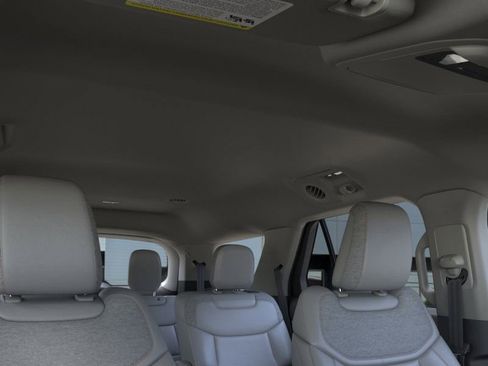 New 2025 Ford Explorer Active w/ Active Comfort Package image 22