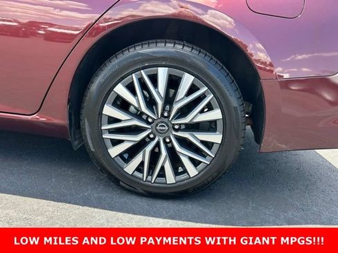 Used 2023 Nissan Altima 2.5 SV FWD image 9