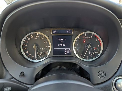 Used 2019 INFINITI QX30 image 38