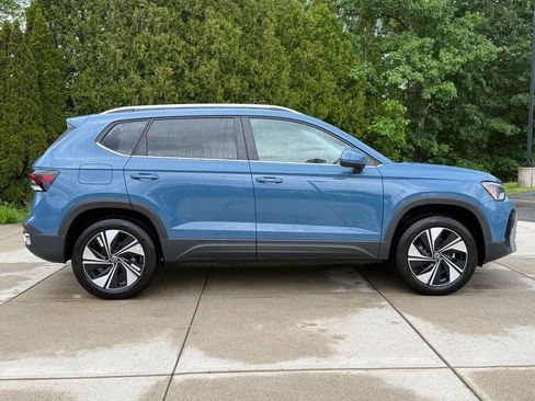 New 2026 Volkswagen Taos SE AWD/4WD image 7