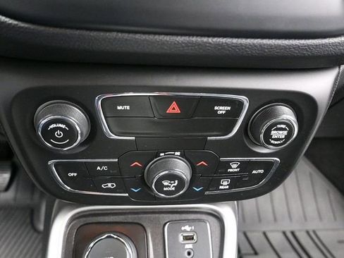 Used 2020 Jeep Compass Latitude w/ Cold Weather Group image 13