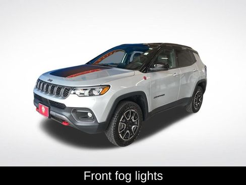 Used 2025 Jeep Compass Trailhawk AWD/4WD image 15