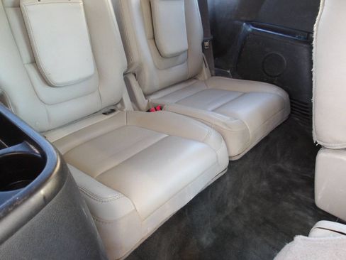 Used 2015 Ford Explorer XLT w/ Equipment Group 202A FWD image 23