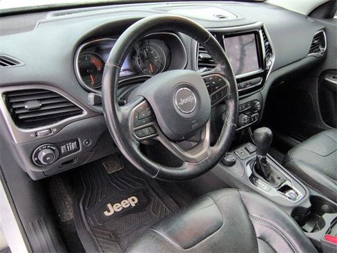 Used 2020 Jeep Cherokee Limited image 12
