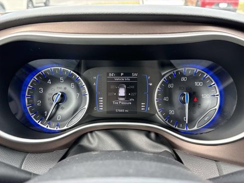 Used 2022 Chrysler Voyager LX FWD image 18