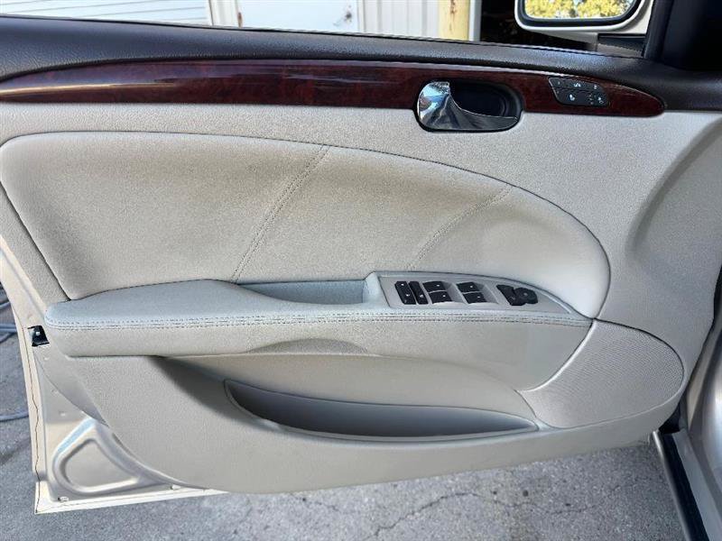 Used 2007 Buick Lucerne CXL w/ Luxury Package FWD image 36