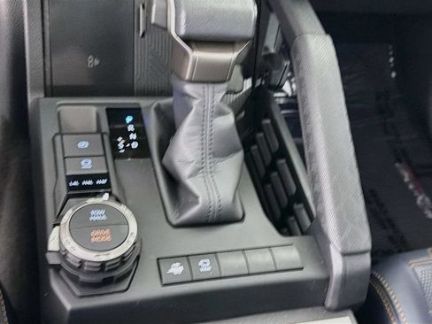 Used 2025 Toyota 4Runner Platinum AWD/4WD image 22
