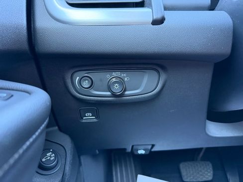 Used 2022 GMC Terrain SLE w/ Driver Convenience Package FWD image 25