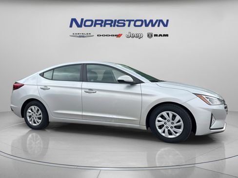 Used 2020 Hyundai Elantra SE w/ Cargo Package (C1) FWD image 7