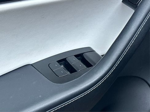 Used 2020 Tesla Model Y Performance image 31