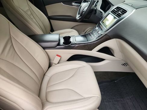 Used 2017 Lincoln MKX Select w/ Select Plus Package FWD image 28