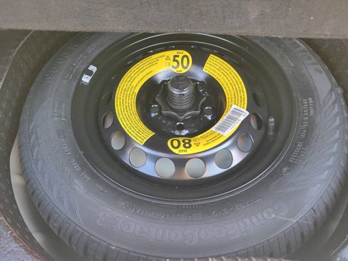 Used 2013 Volkswagen Golf TDI image 26