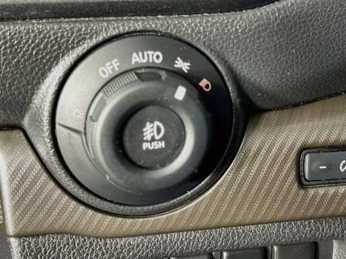 Used 2024 Nissan Titan PRO-4X w/ Pro-4x Convenience Package AWD/4WD image 10