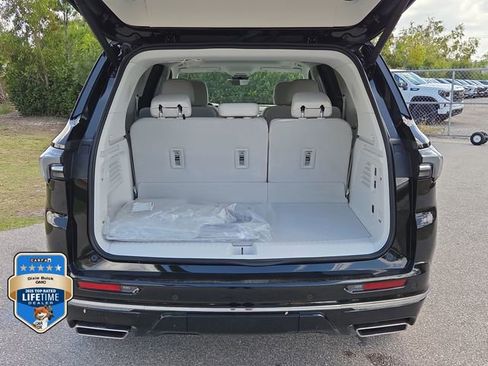 New 2026 Buick Enclave Avenir w/ Super Cruise Package FWD image 5