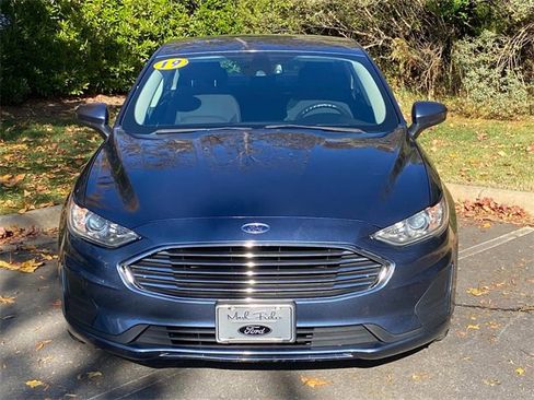 Used 2019 Ford Fusion SE image 2