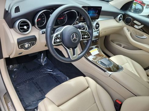 Used 2021 Mercedes-Benz GLC 300 image 2