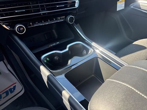 New 2026 Chevrolet Traverse LT w/ Midnight/Sport Edition FWD image 24