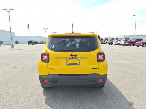 Used 2016 Jeep Renegade Latitude FWD image 6