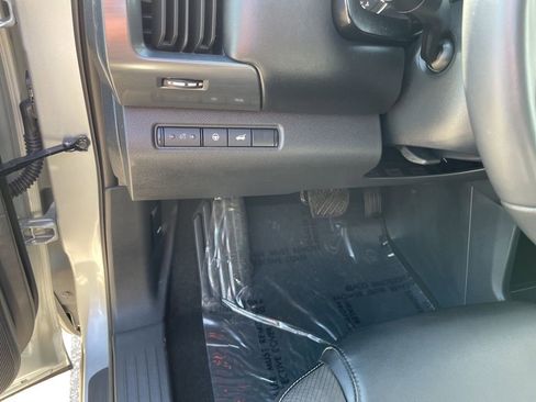 Used 2025 Nissan Pathfinder SL image 9