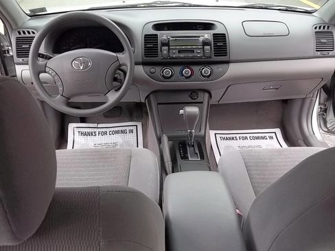 Used 2005 Toyota Camry LE FWD image 17