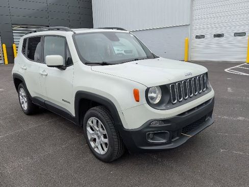 Used 2018 Jeep Renegade Latitude AWD/4WD image 2