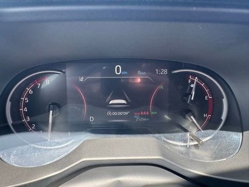 Used 2025 Toyota RAV4 XLE image 19