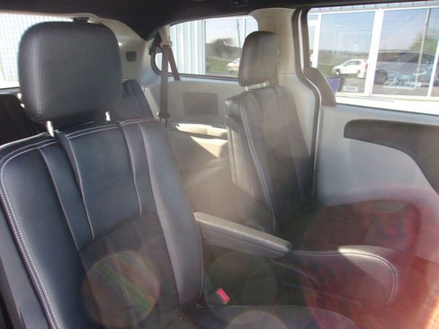 Used 2019 Dodge Grand Caravan SXT FWD image 17