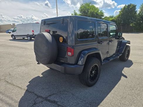 Used 2018 Jeep Wrangler Unlimited Sahara AWD/4WD image 3