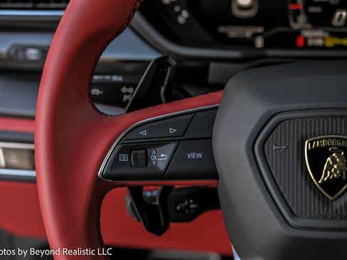 Used 2024 Lamborghini Urus S image 37