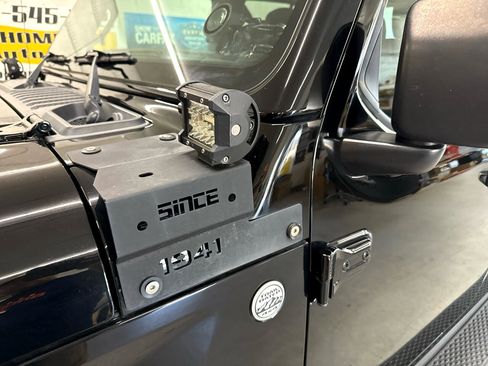 Used 2021 Jeep Gladiator Sport image 76