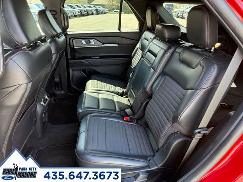 Used 2025 Ford Explorer ST-Line w/ ST-Line Street Pack AWD/4WD image 27