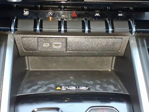 Used 2023 Chevrolet Colorado Z71 w/ Z71 Convenience Package 2 image 18