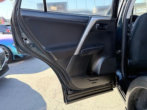 Used 2018 Toyota RAV4 LE image 14