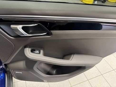 Used 2023 Porsche Macan S AWD/4WD image 34