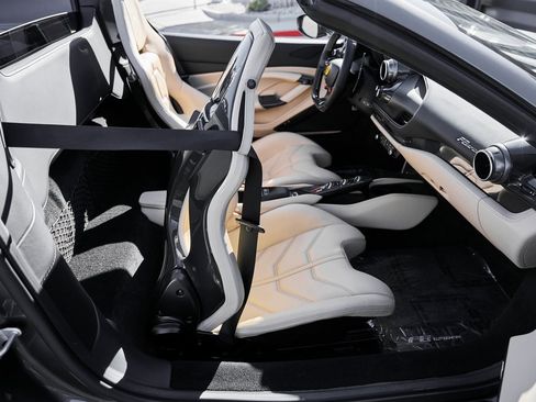 Used 2022 Ferrari F8 Tributo image 55