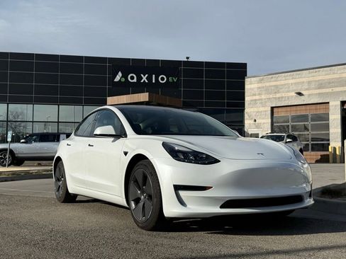 Used 2023 Tesla Model 3 Standard Range image 1