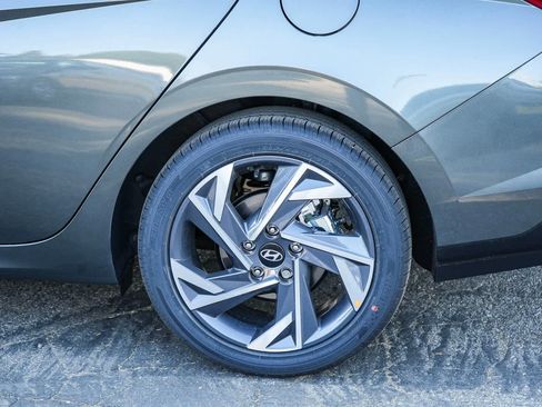 New 2025 Hyundai Elantra Limited image 15
