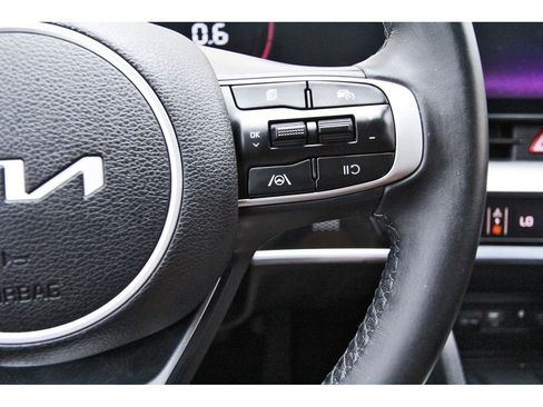 Used 2025 Kia Sportage EX FWD image 16