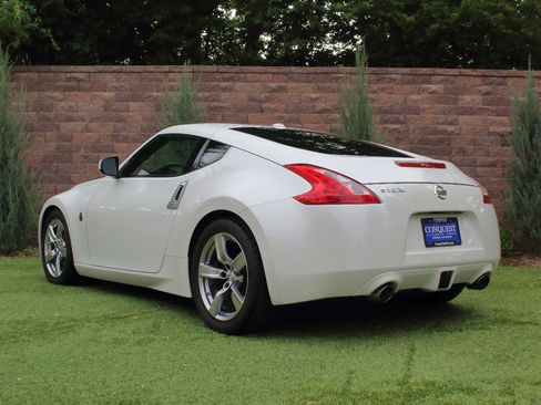 Used 2009 Nissan 370Z Touring RWD image 29