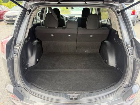 Used 2018 Toyota RAV4 LE FWD image 14